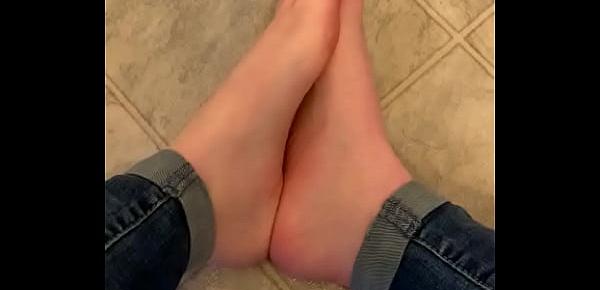  Selling foot picsvids